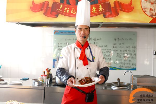 安徽新东方周航大师教你做红椒牛柳