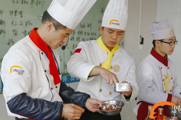 安徽新东方周航大师教你做红椒牛柳