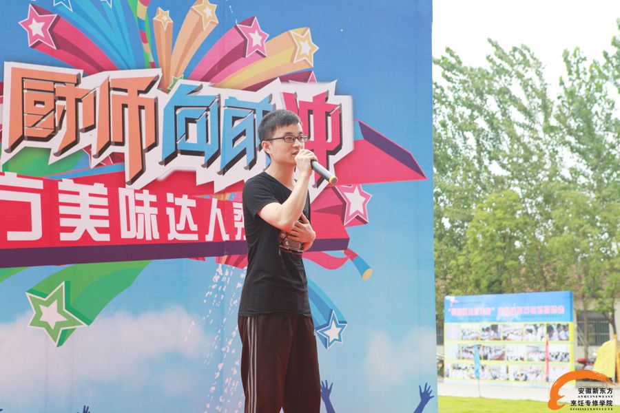 一支麦克风唱出我心声 ，我要成为一名中国好厨师