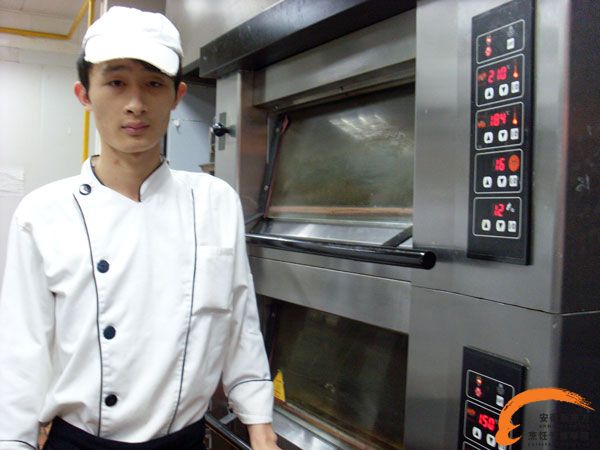 不仅菜烧得好,蛋糕烘焙也不错