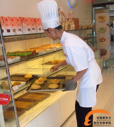 汤利利:女生学西点 亮相职场多姿多彩