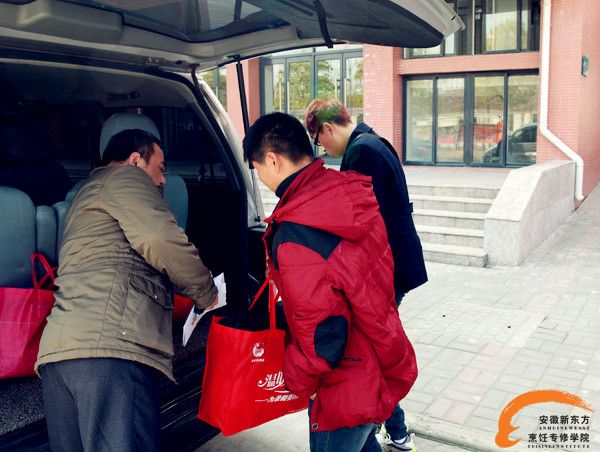 上车,走吧,去宿舍