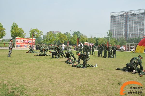 红场阅兵现中国“最帅男团” 一身戎装点亮安徽新东方