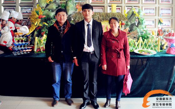 幸福的一家三口:儿子,你长大啦
