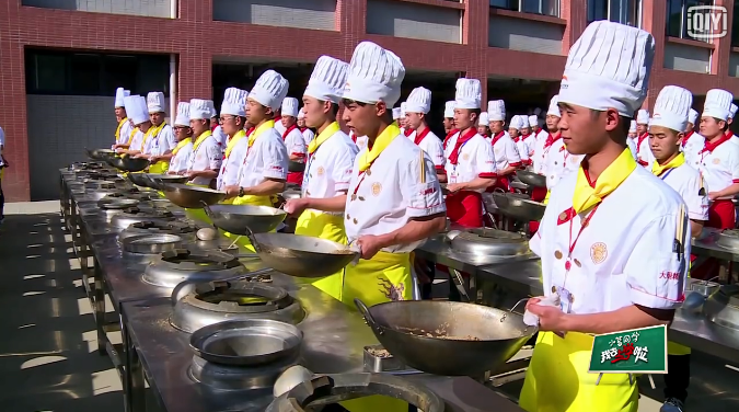 《我去上学啦第2季》明星教师王仕芬 金牌女大厨的厨艺人生