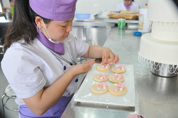 新东方学做烘培面包怎么样？