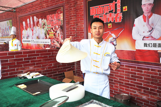 白吃白喝白玩,2月开心点燃校园