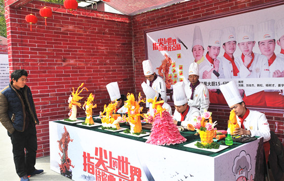 白吃白喝白玩,2月开心点燃校园