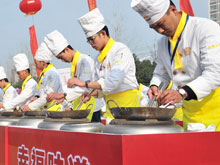 李鸿章美食节击鼓翻锅