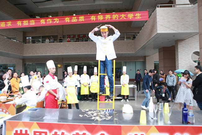 中科大举办第四届美食文化节 新东方师生大放异彩