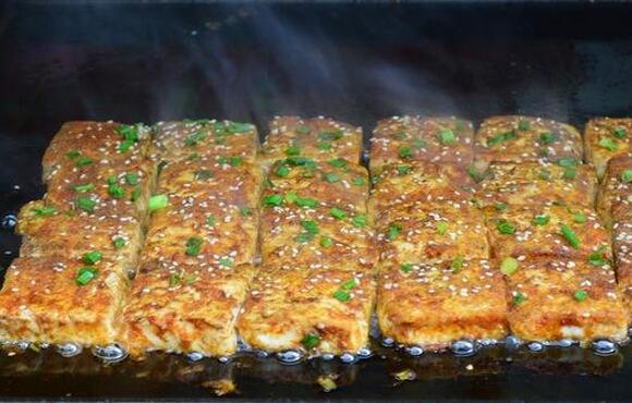 铁板豆腐特色小吃 小本创业好选择