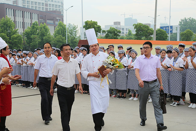 喜来登酒店厨师长莅临我院传道授业