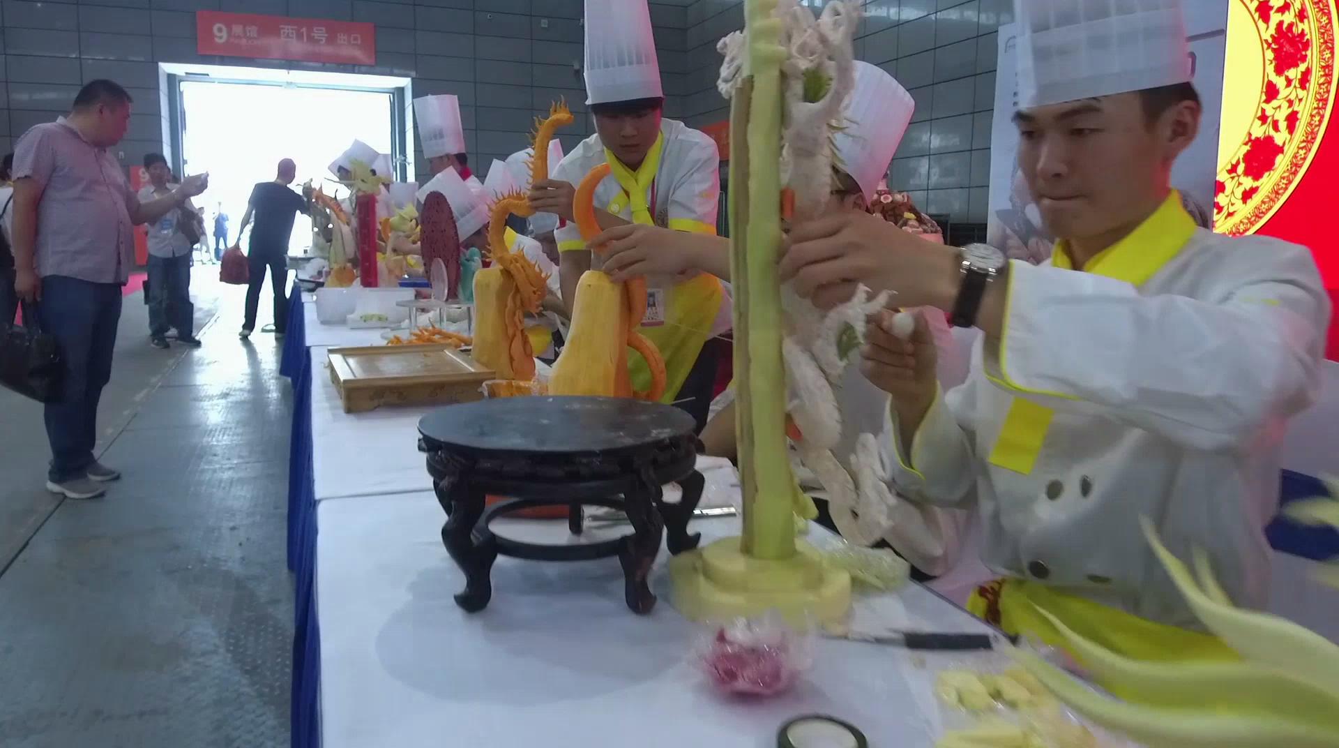 2017合肥都市圈餐饮行业技能大赛---安徽新东方雕刻现场