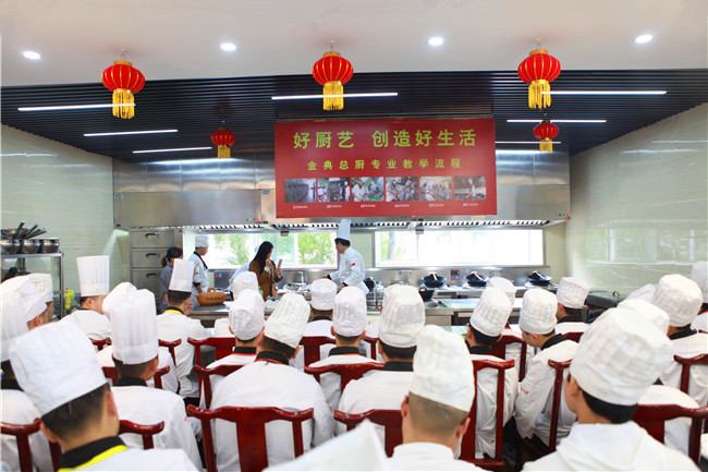 “写得了好字,做得了好菜”——青年厨师书法家刘龙大师莅临我院讲学