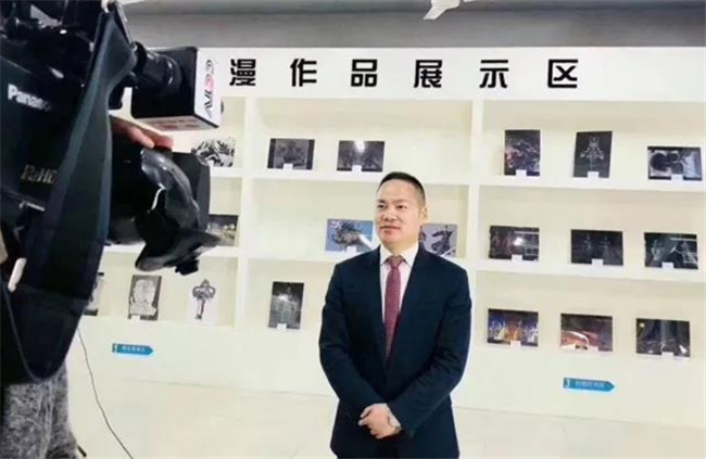 新华教育集团常务副总裁许绍兵接受央视记者采访  