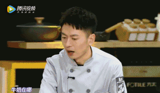 王嘉尔这一组看起来手忙脚乱,主厨忙到崩溃