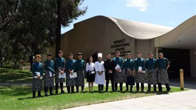 新东方烹饪赴澳游学学子合影