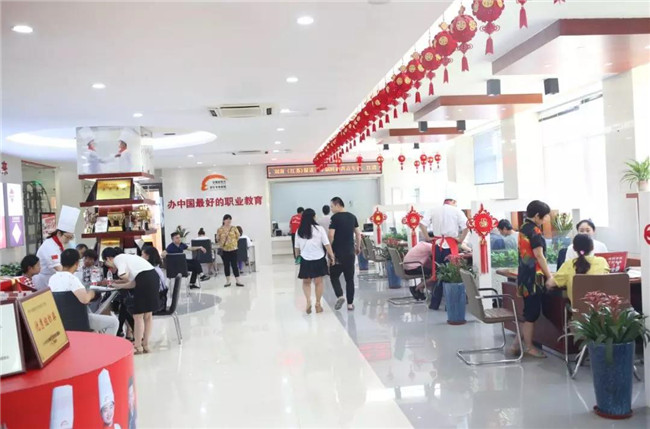 专业老师现场坐镇,为学生家长解决各种学业困惑