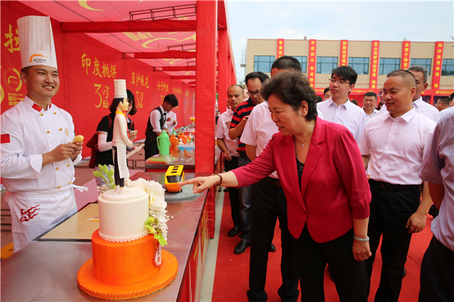 新东方烹饪三十周年的庆典绝技展台
