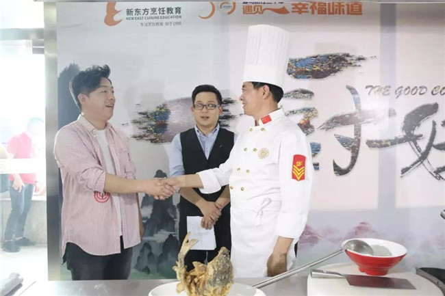 黄渤走进中餐教室,上演一“厨”好戏