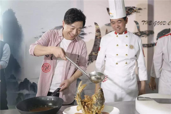 黄渤走进中餐教室,上演一“厨”好戏