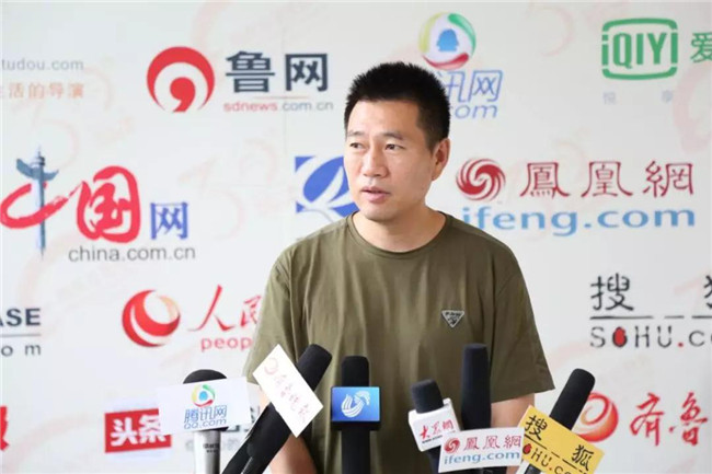 中国社会福利基金会副秘书长杭宇接受媒体采访