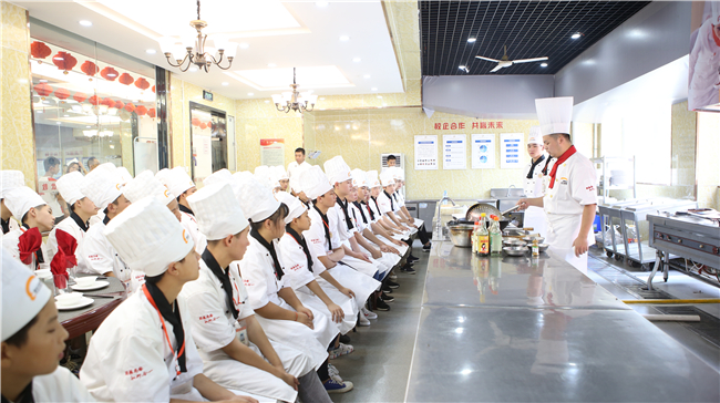 学子返校授课，传授学弟学妹秘诀