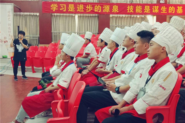 杭州弄堂里专场招聘会 38名学生进入企业定向班