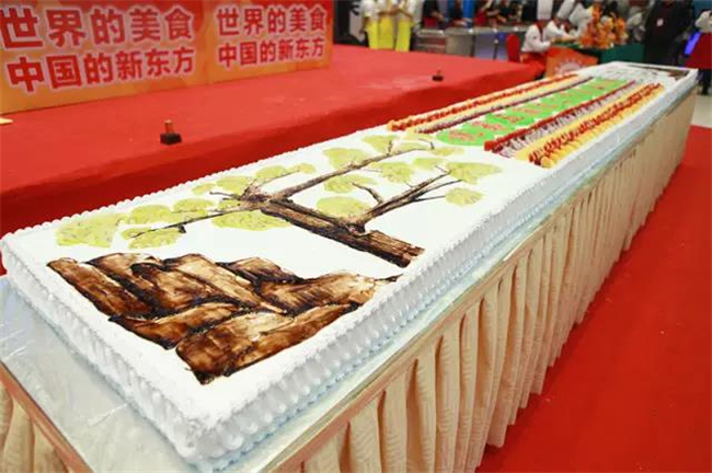 6米巨型蛋糕轰动全场