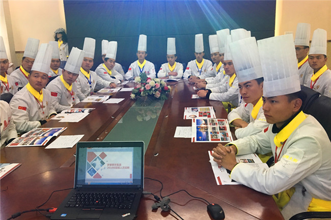 招聘餐饮经理_餐厅寒假招聘海报下载(5)