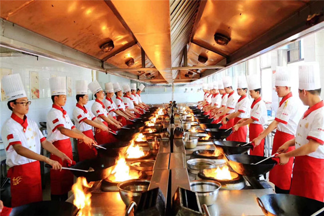 重磅！人社部部长张纪南透露四大政策信号，关乎你的就业