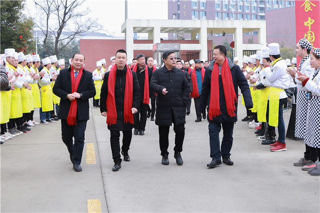 安徽新东方烹饪技工学校隆重举办名厨进校园暨客座教授受聘仪式