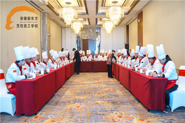 一起看看外面的世界—我校中餐专业学生赴食为先大酒店参观学习