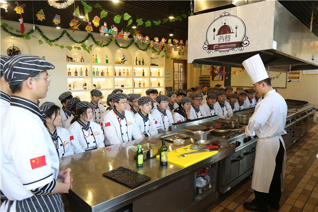 合肥喜来登大酒店西餐大师亲临学校授课