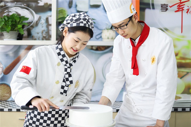 很多人想做西点师，那西点师要学多久才能学下来？