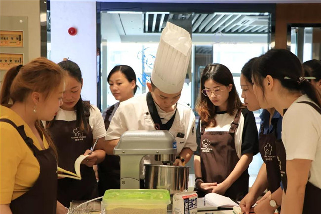 参加“金牌大师创业分享交流会”，多重优惠等你来享！