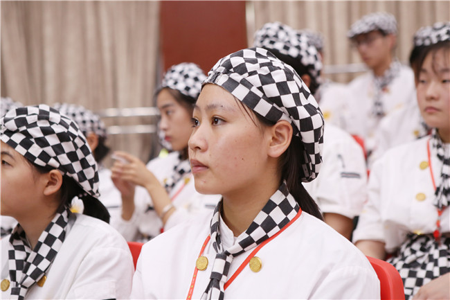 【学子报告会】毕业学长返校！