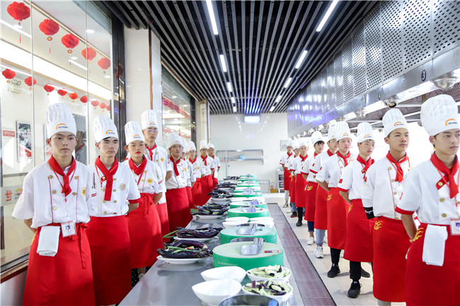 我国技能人才缺失，安徽新东方积极培育烹饪技术人才