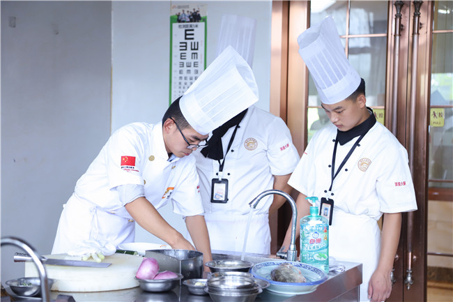 学长朱国松返校授课