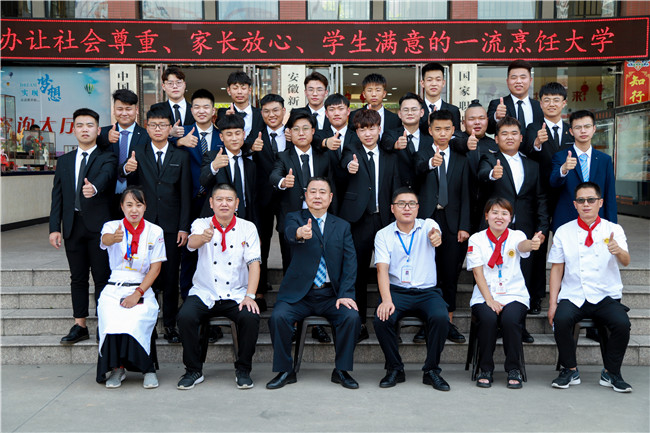 金典总厨1707班同学参加毕业招聘会