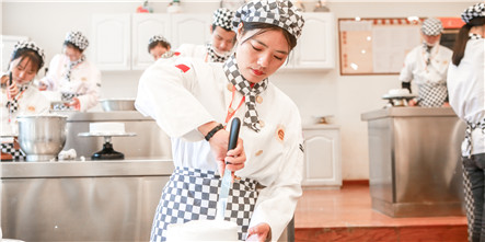 女生学西点有前途吗？