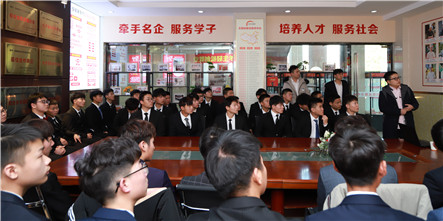 新荣记餐饮有限公司来我校进行专场招聘！