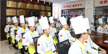 梦都酒店来我校进行专场招聘