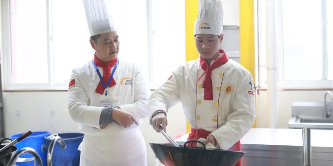 厨师老爸推荐儿子来新东方学厨，原因在这里！