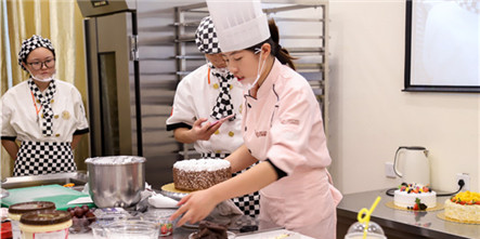 初高中毕业的女生学什么技术好？