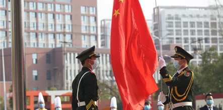 升旗，敬礼！安徽新东方在云端唱响爱国情怀！