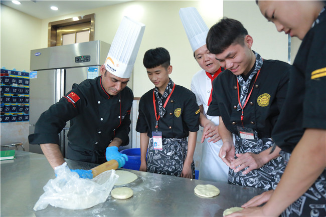 孩子想学厨，家长该阻拦吗？