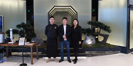 我校创就业指导中心再次来到上海桂满陇回访毕业学子！