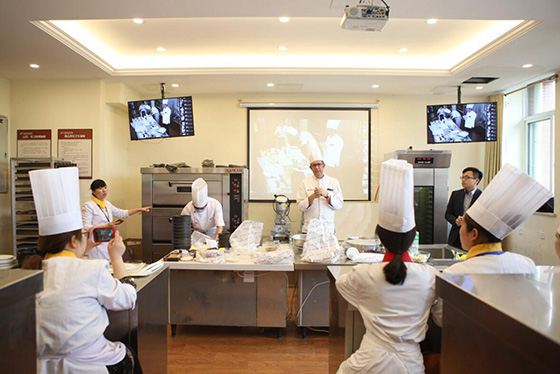 没有烹饪基础的你能学厨师吗？￼