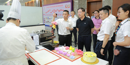 安徽省经济和信息化厅厅长牛弩韬一行莅临安徽新东方烹饪技工学校考察调研